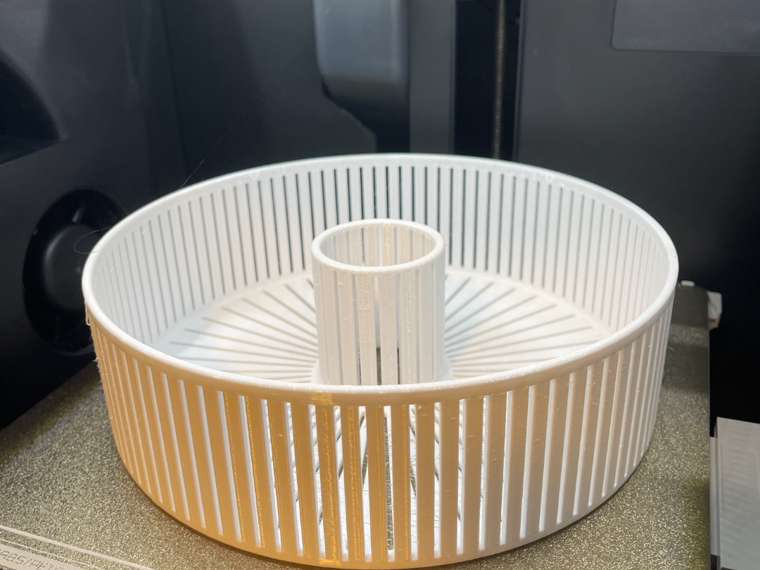 Dehydrator basket for silica gel
