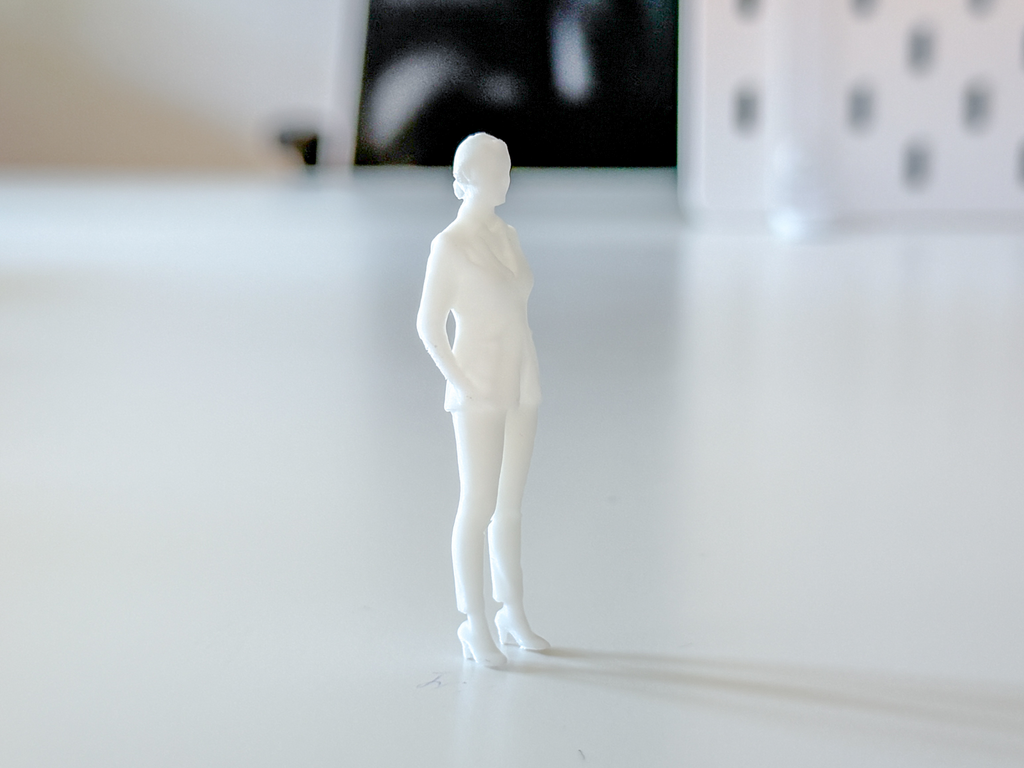 Miniature Business Woman for your Diorama