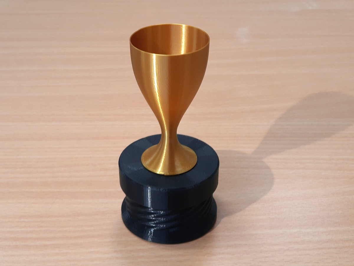 minimalistic round trophy cup (vase mode)
