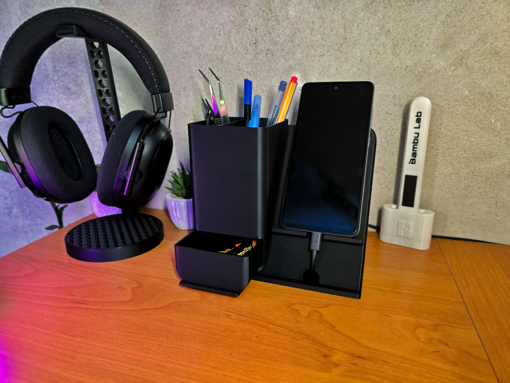 Desk charging station with organizer