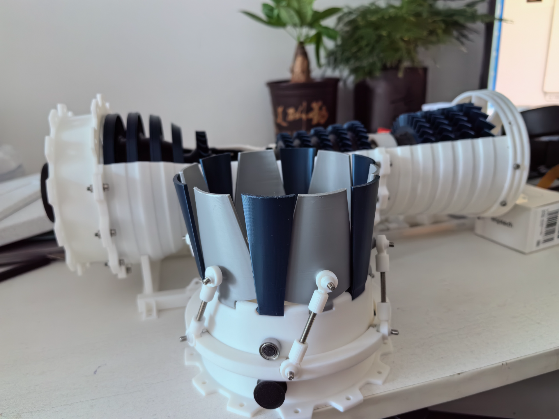加力燃烧室与可变喷嘴拉杆Rodend Of Afterburner&Variable Nozzle