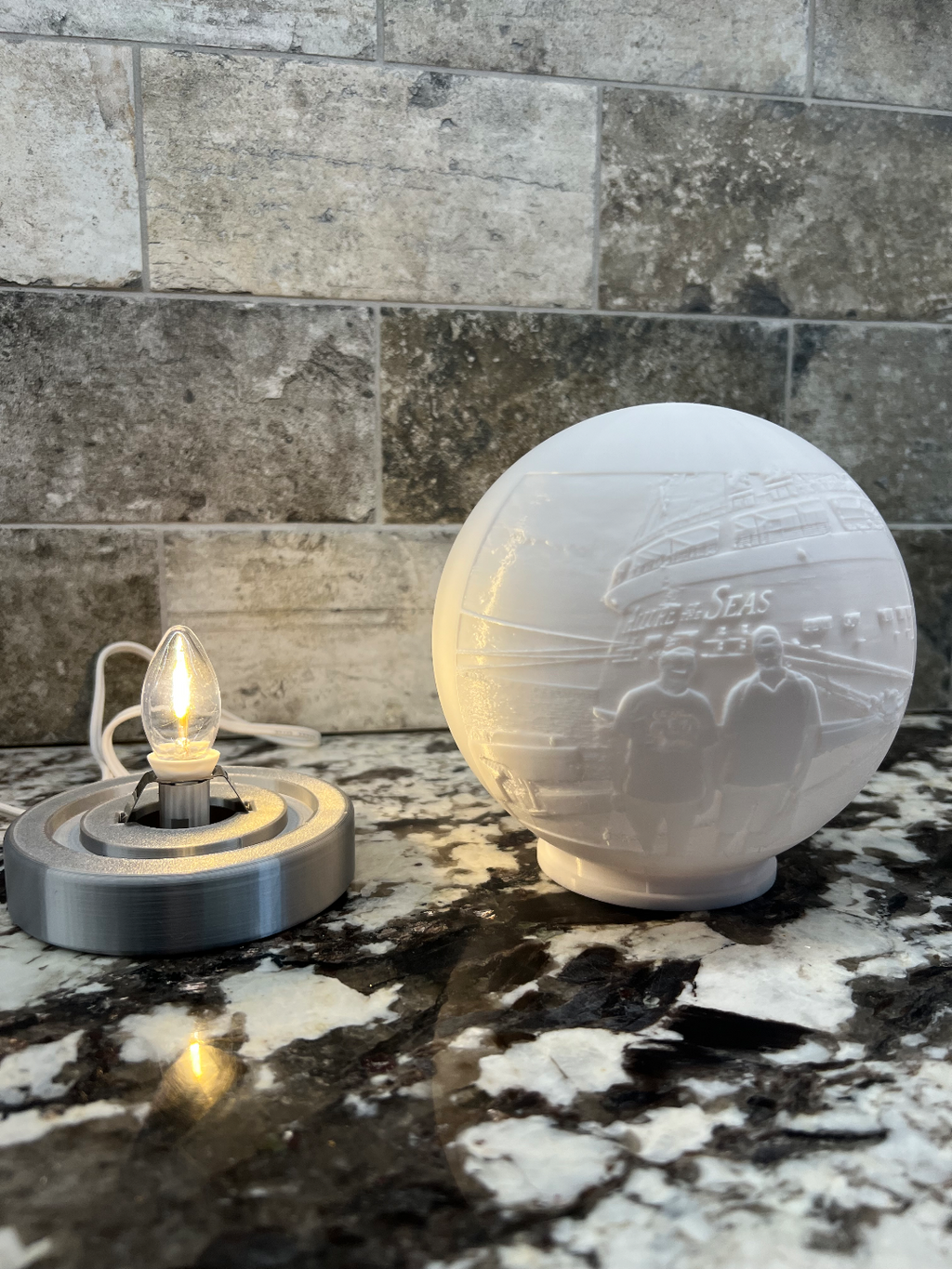 Lighted stand for Lithophane Globe