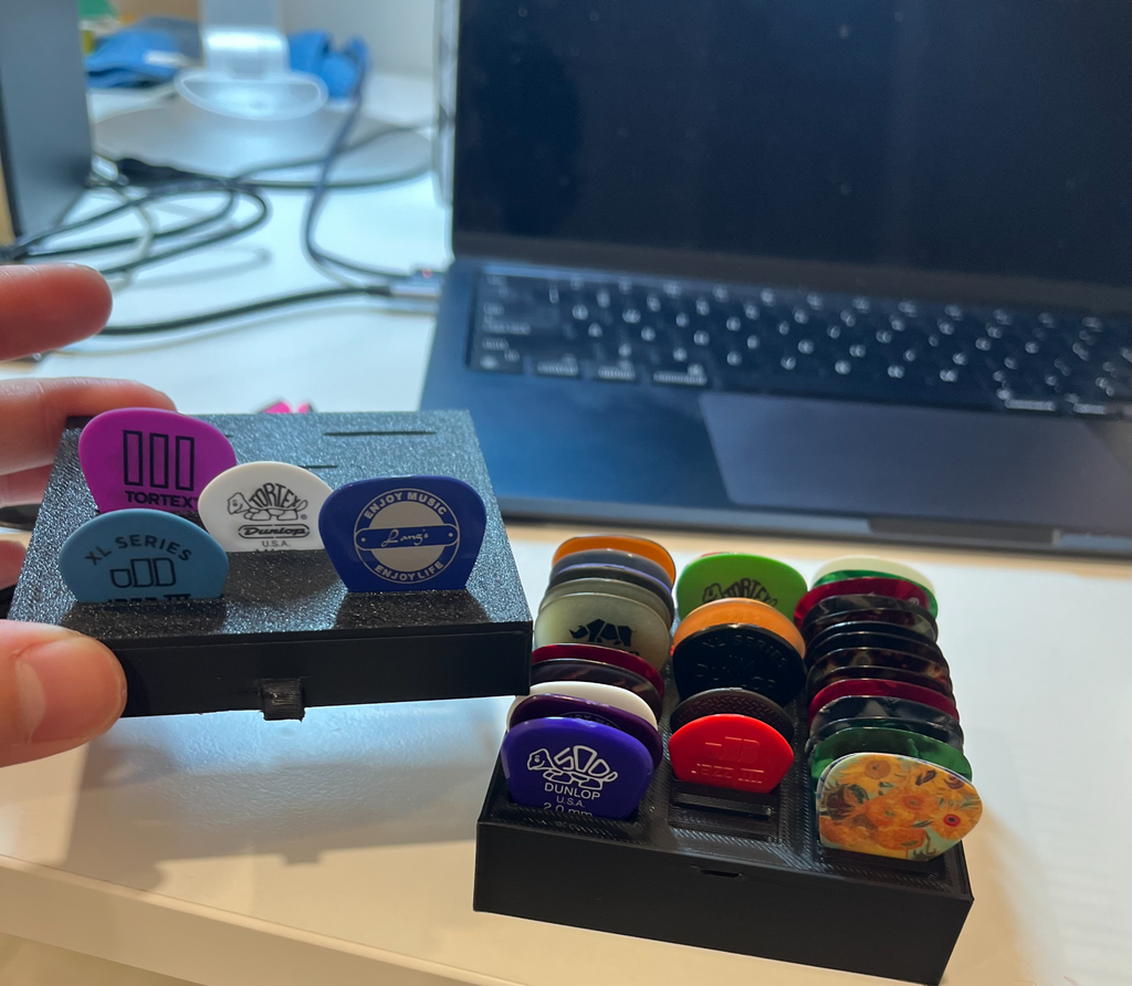 Guitar pick holder