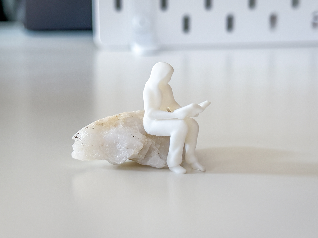 Miniature Sitting Woman/Reader II for your Diorama