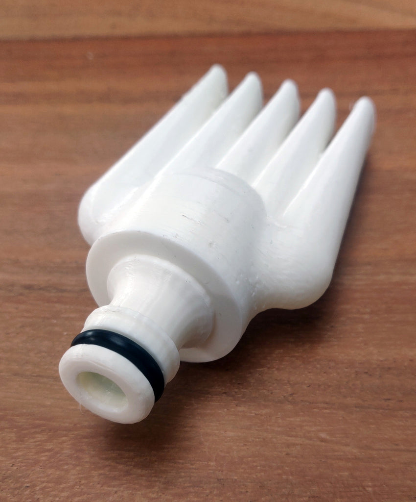 Pool filter cleaner with (Gardena) hose connector