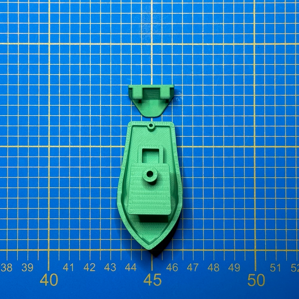 3D Benchy with wall display