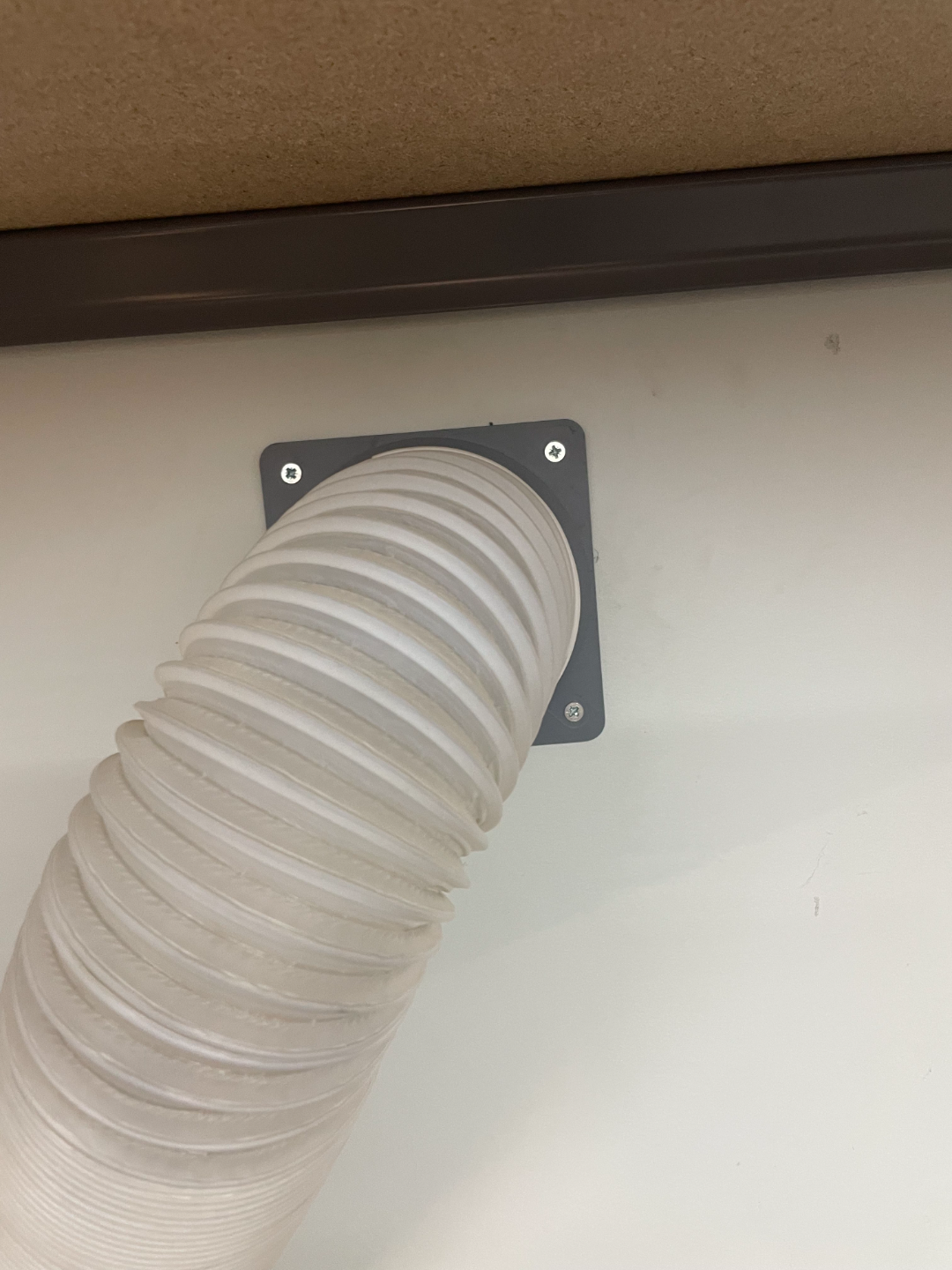 Wall mounted cover plate for 4" or 100mm ventilation ducting