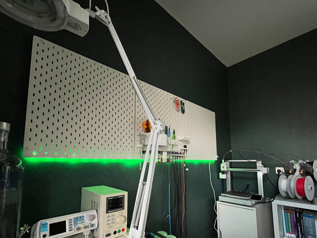 Philips Hue LightStrip Plus Mount for Ikea SKÅDIS