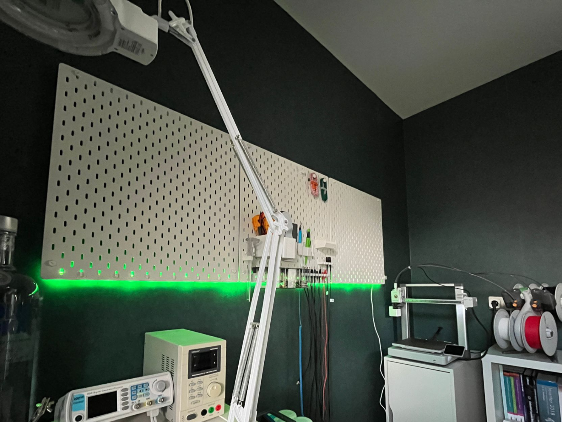 Philips Hue LightStrip Plus Mount for Ikea SKÅDIS