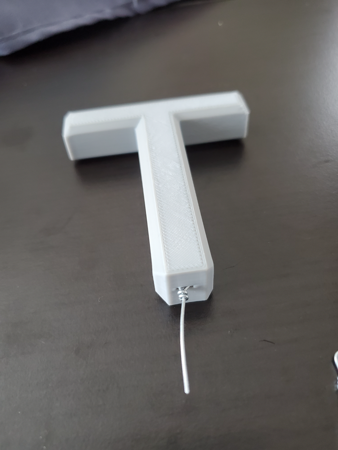 Wire eyelet bender for fishing lures