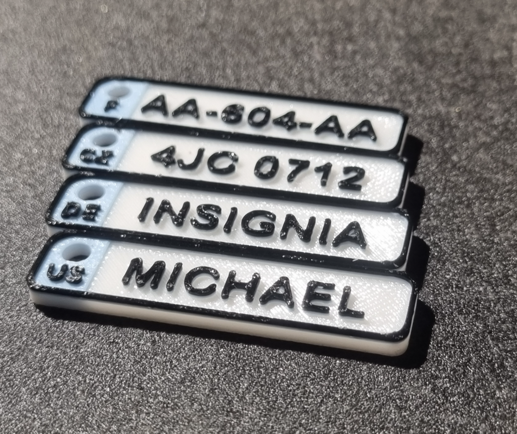 Small customizable license plate keychain no AMS
