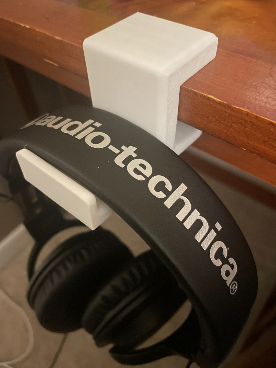Minimalist Table Headphone stand with Threaded screw