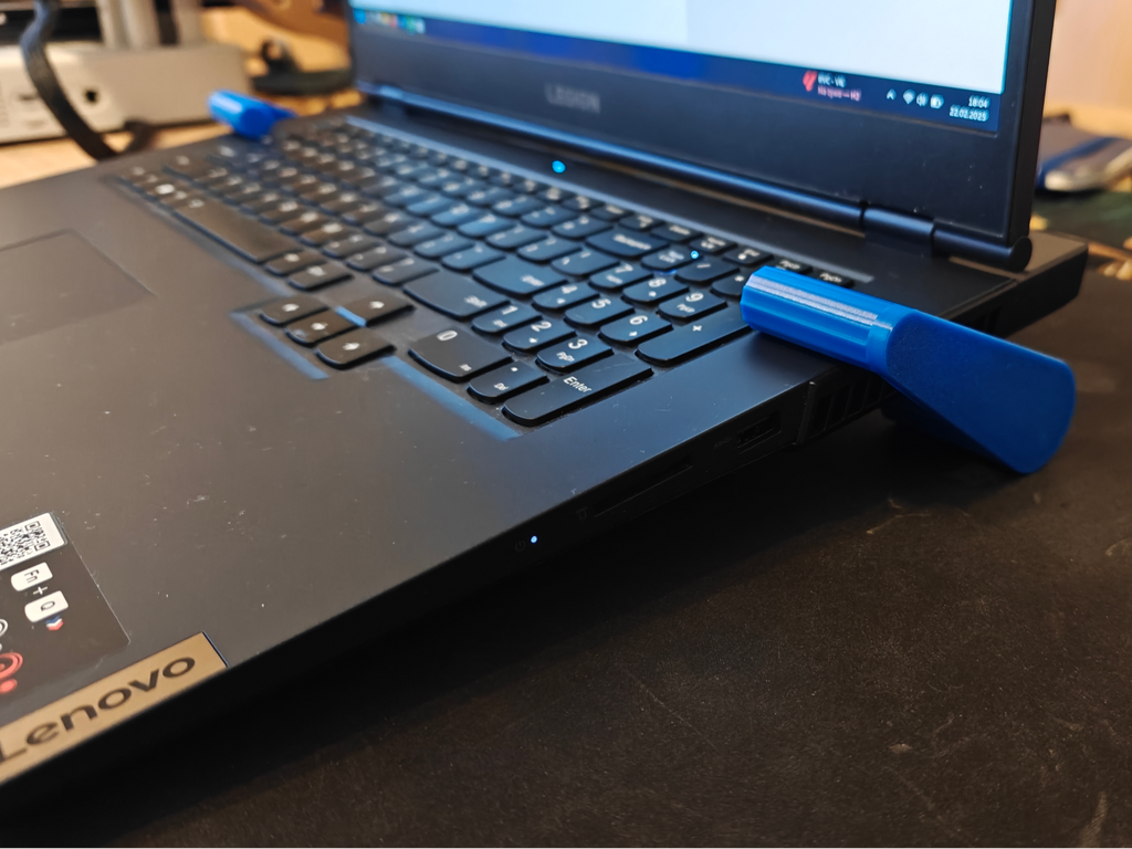 Laptop stand