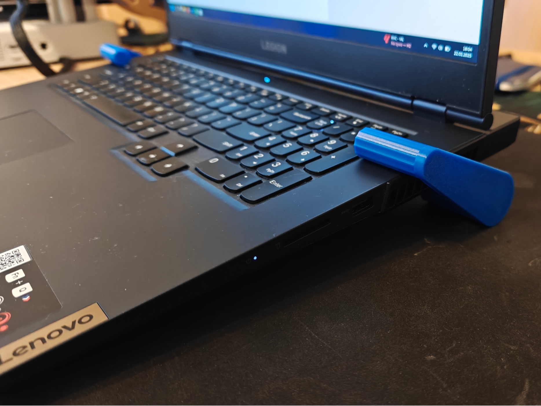 Laptop stand