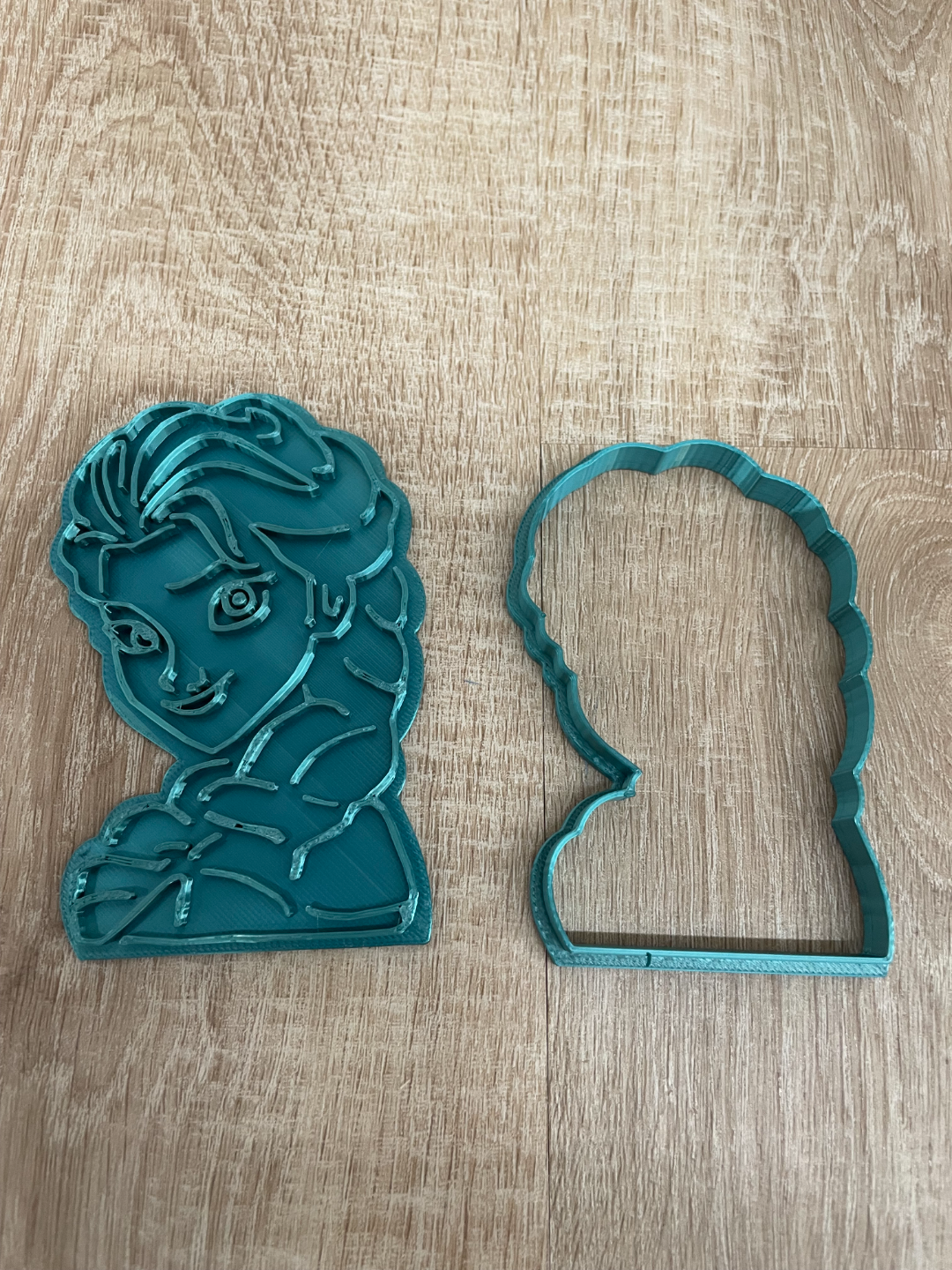 Elsa cookie cutter frozen character