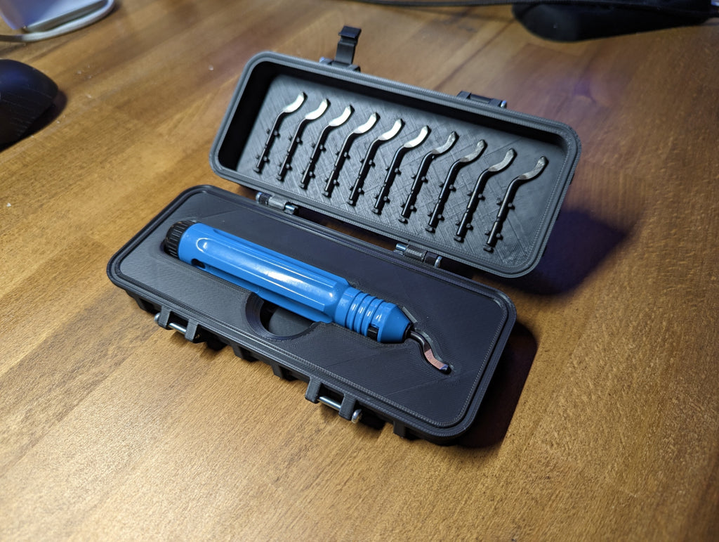 Deburring tool case with magnets