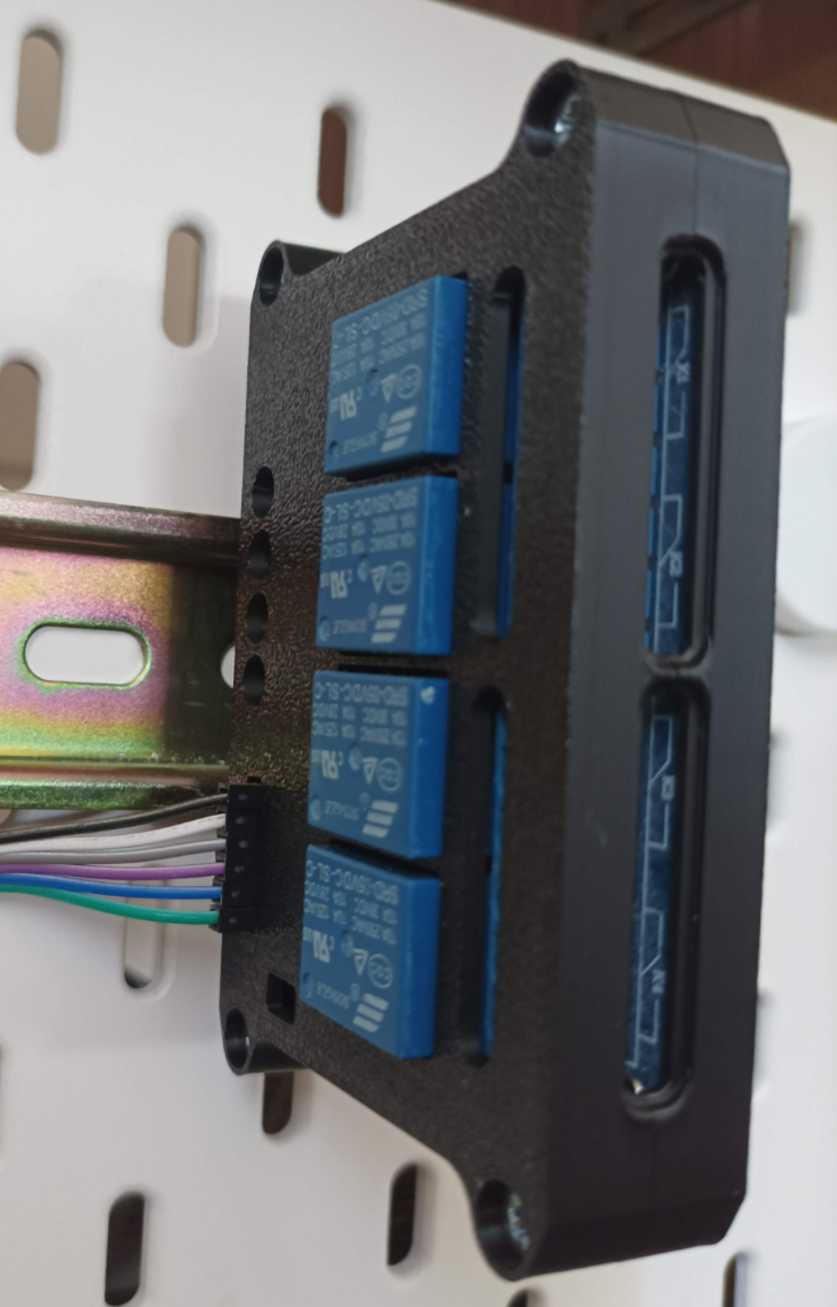 4-Channel Relay Module Case with DIN rail mount