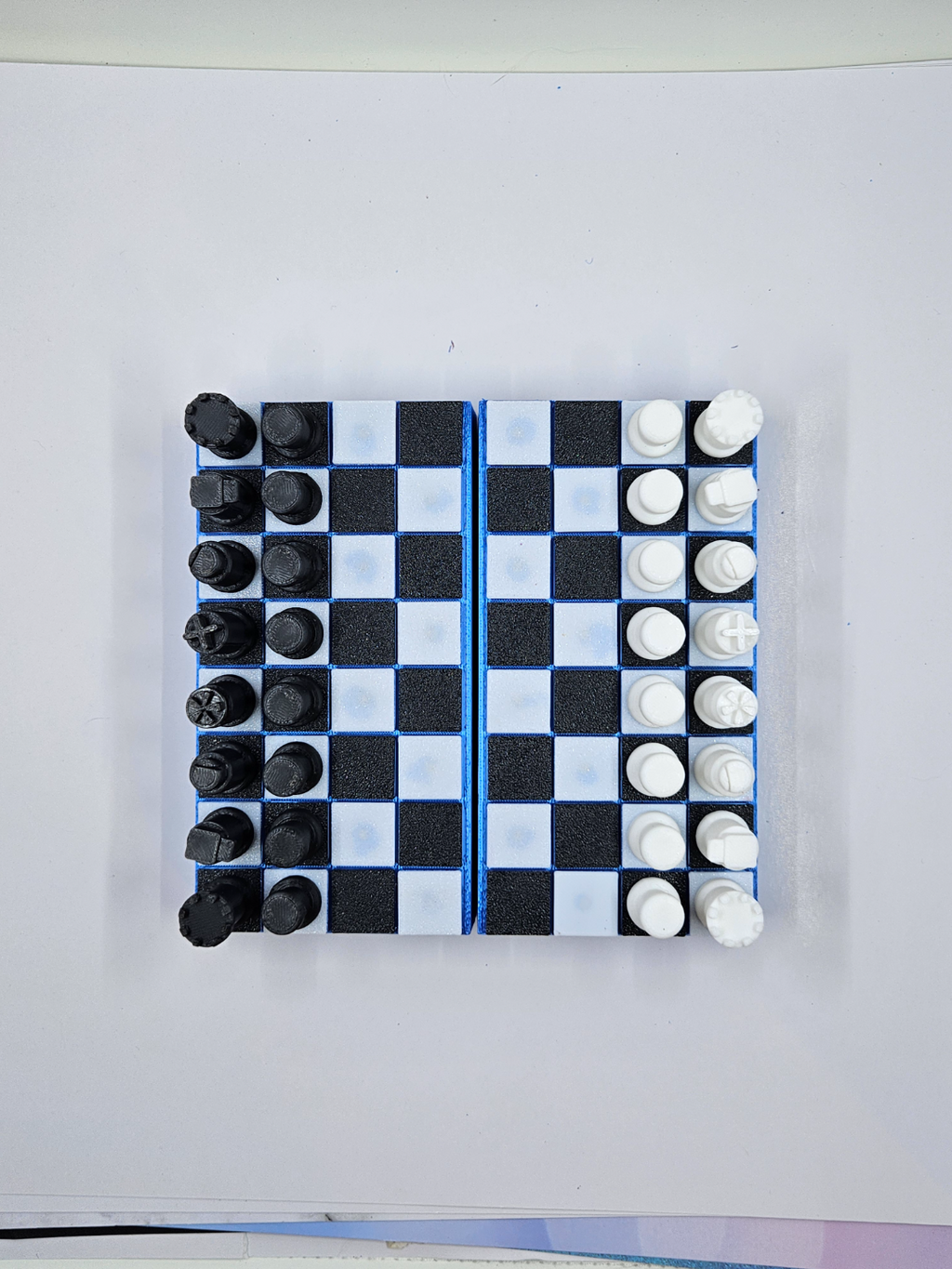 Mini magnetic chess set for travel