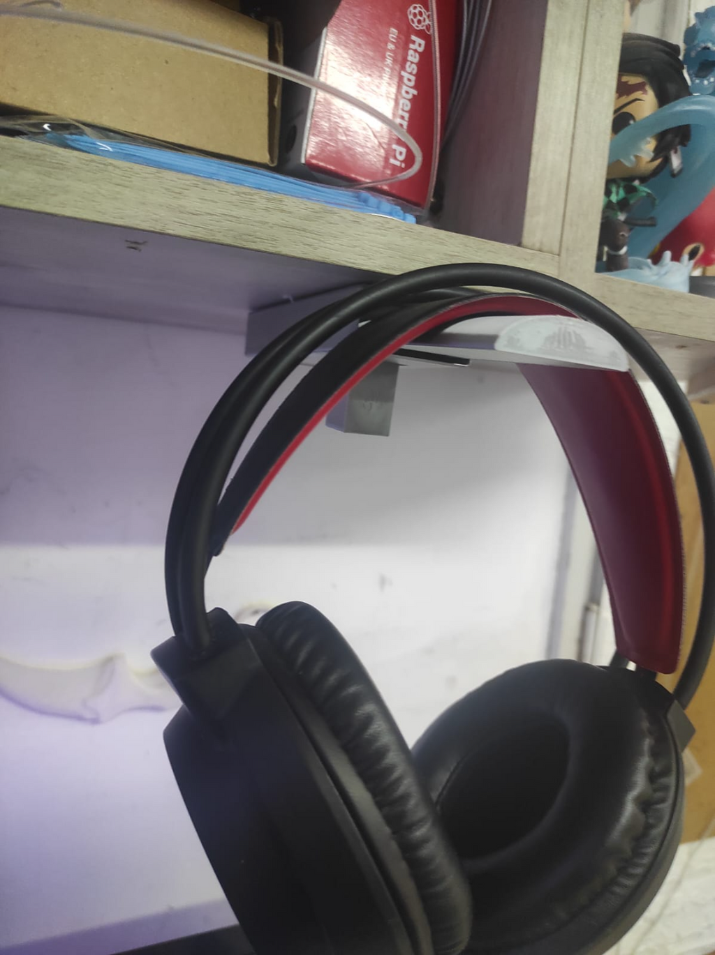 collapsing headphones hanger print in place