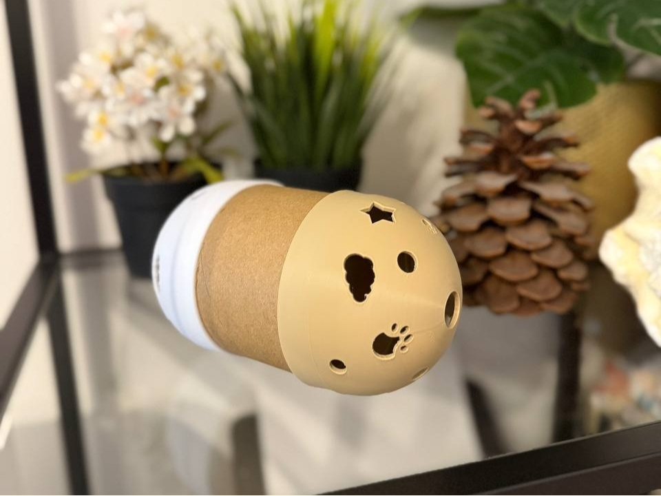 Treat dispenser / treat puzzle toy