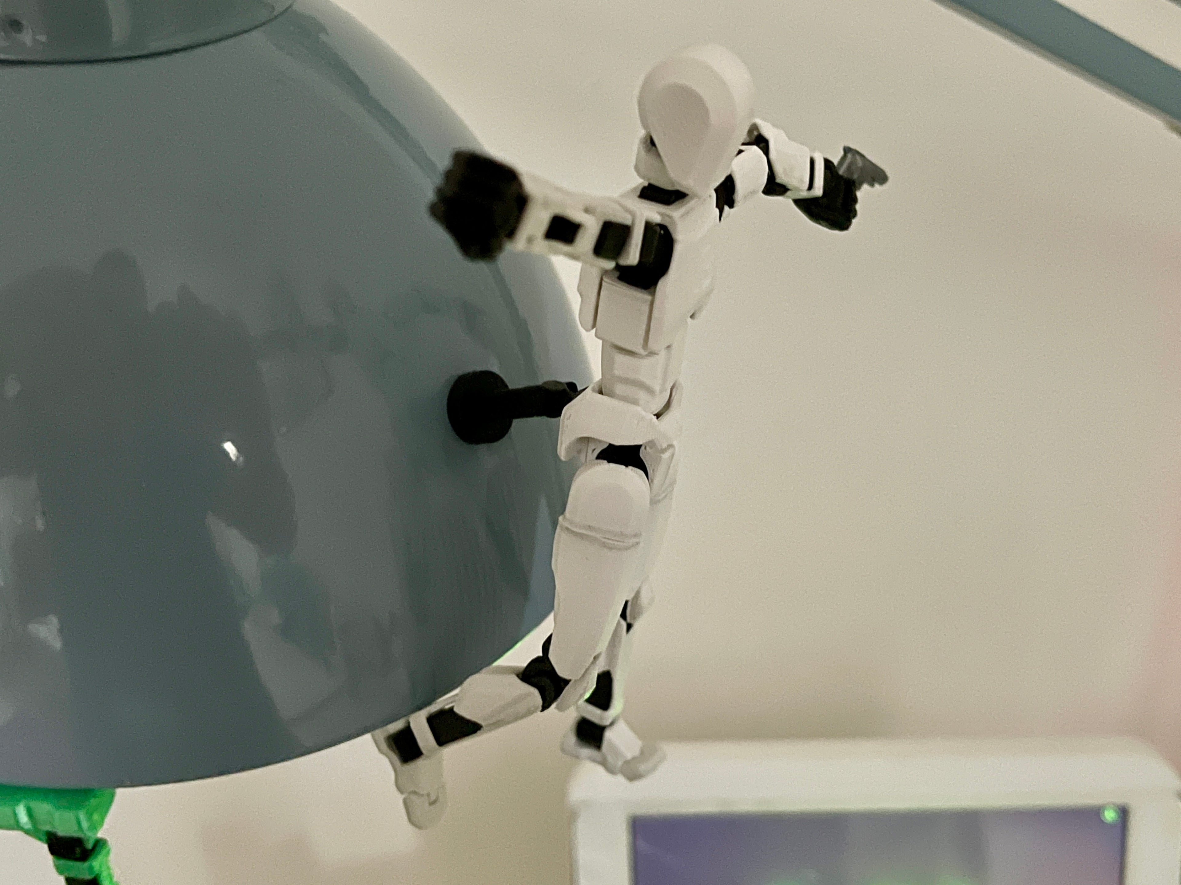 Dummy 13 magnet arm
