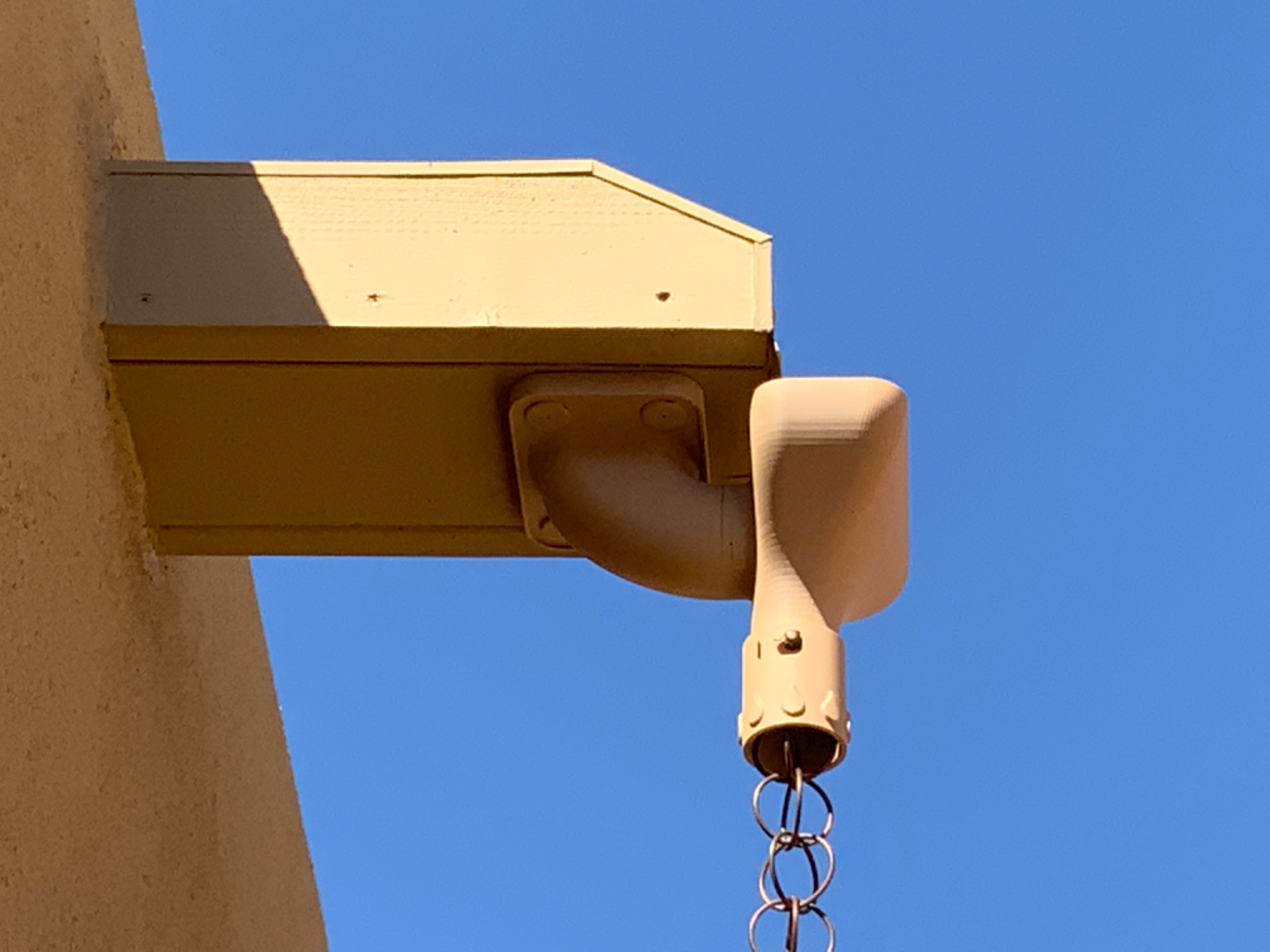 Rain Chain and Barrel Water Catcher for Canalis