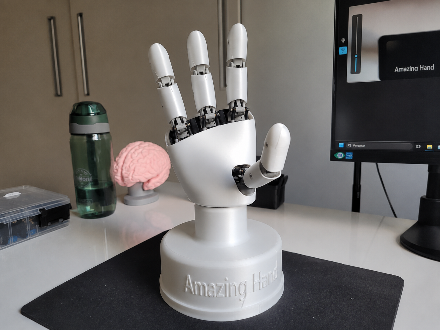 Amazing Hand
