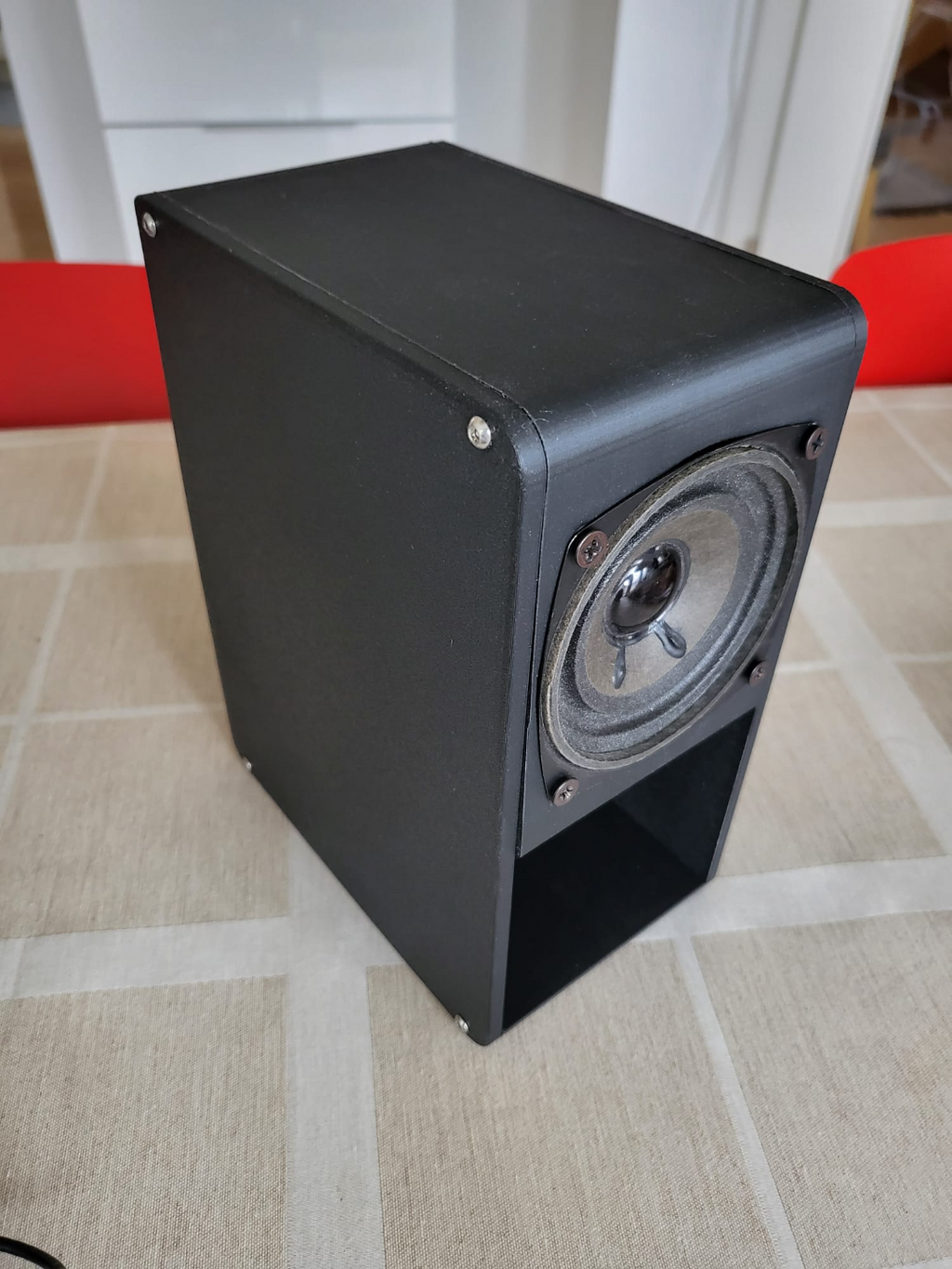 Speaker box for 80mm speaker