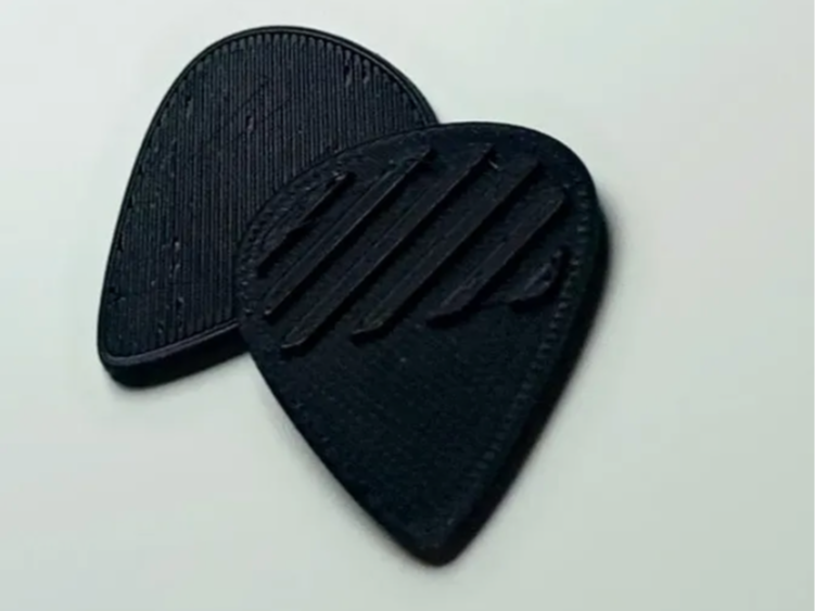 2 Guitar Picks !