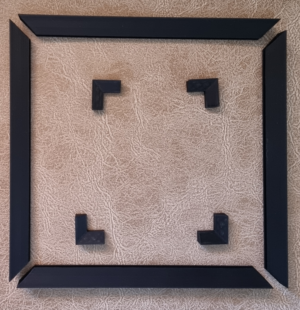 HueForge Bevelled Edge Frame 200x200 with inserts (Any size possible, parameterised in F360)