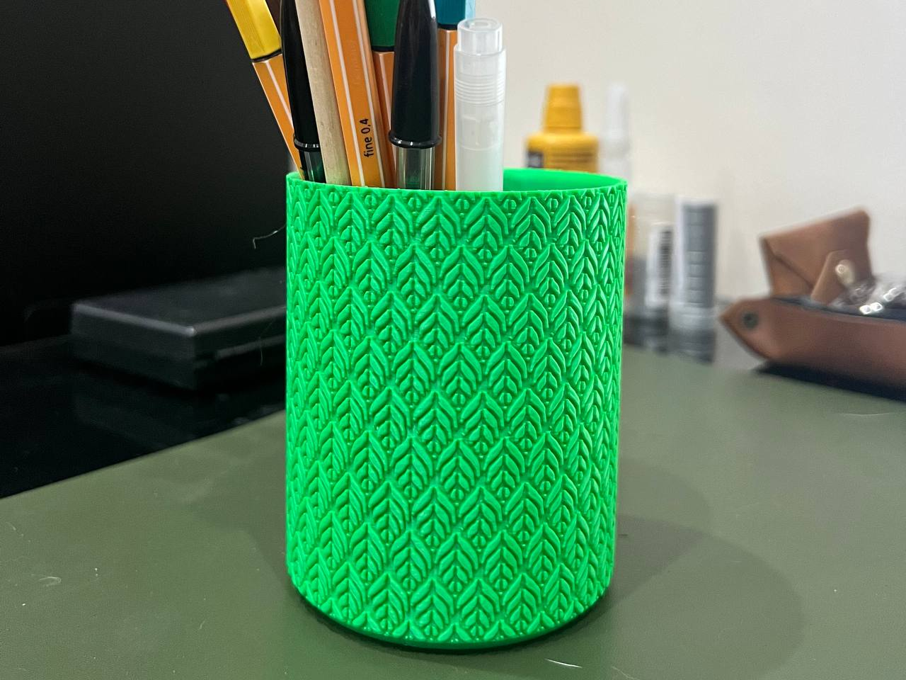 Leaf Crest Pen Holder | Multipurpose Storage