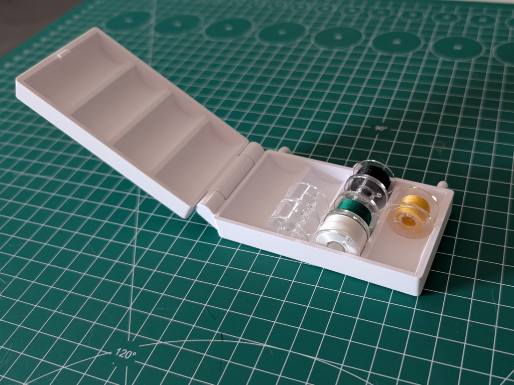 Skadis Bobbin Box – 16-Slot Hinged Case