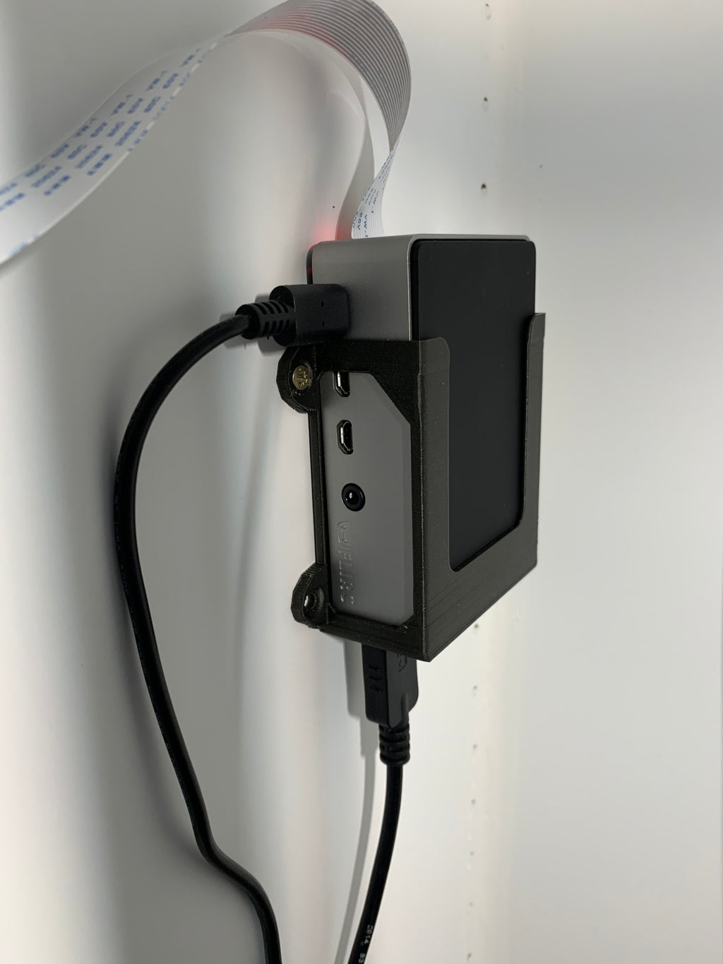 Raspberry Pi Flirc case wall mount