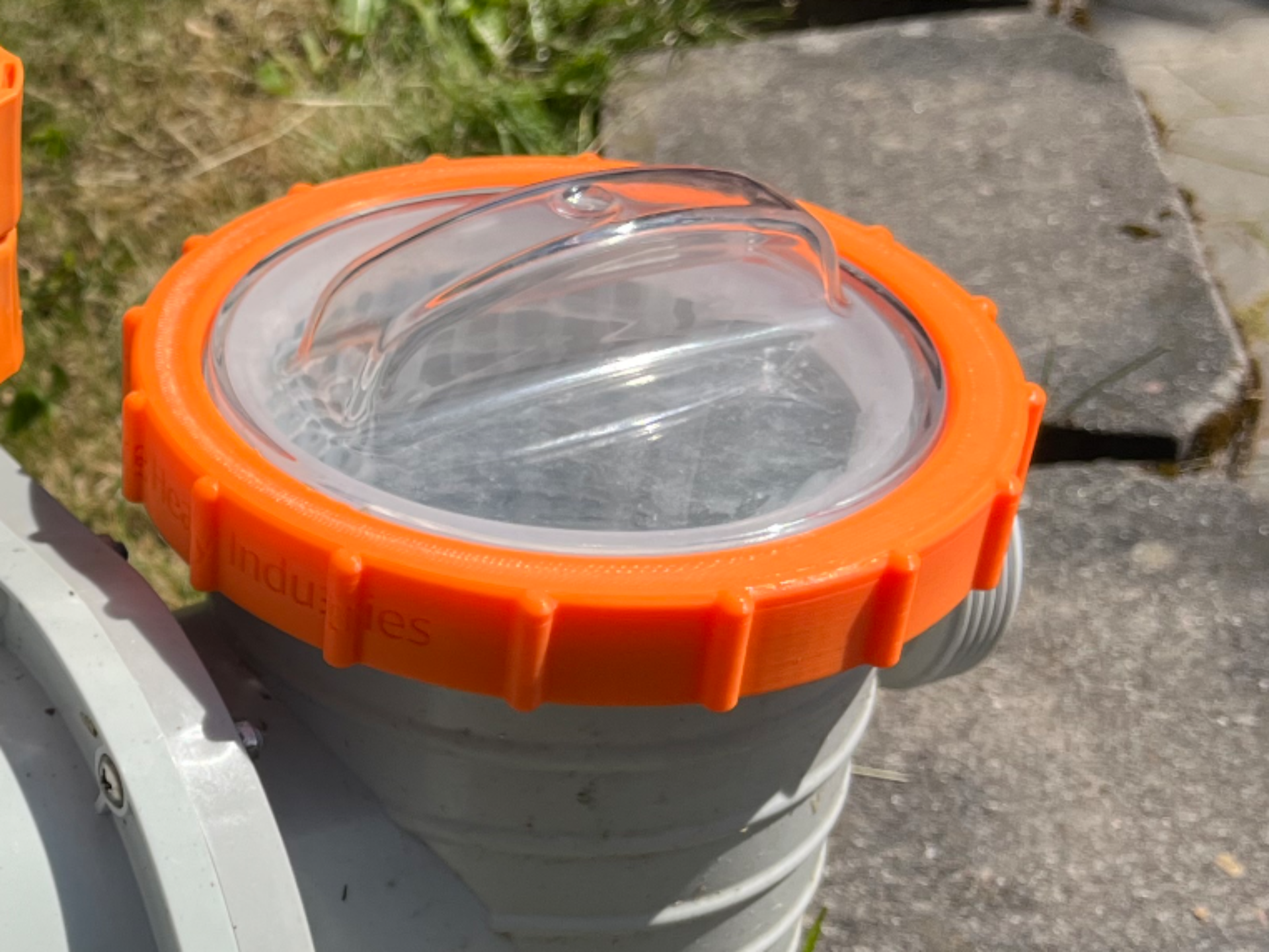 Pool filter retaining ring