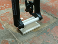 Thru axle mount for road bike and mountainbike