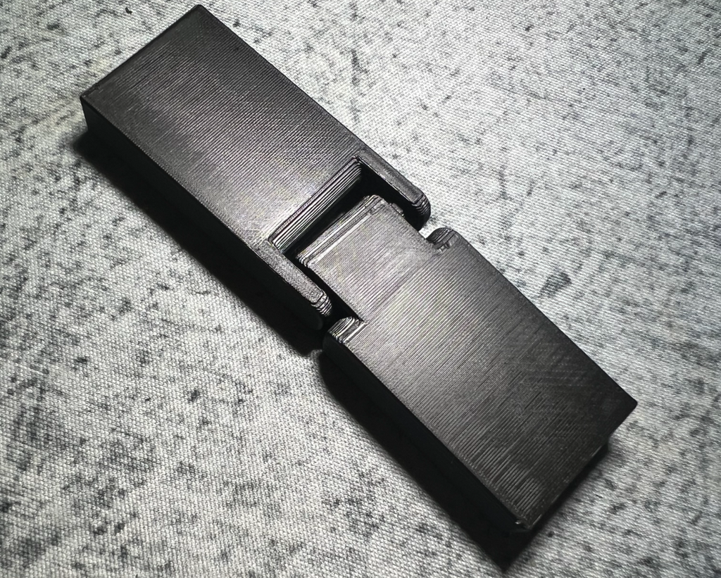 Fidget hinge