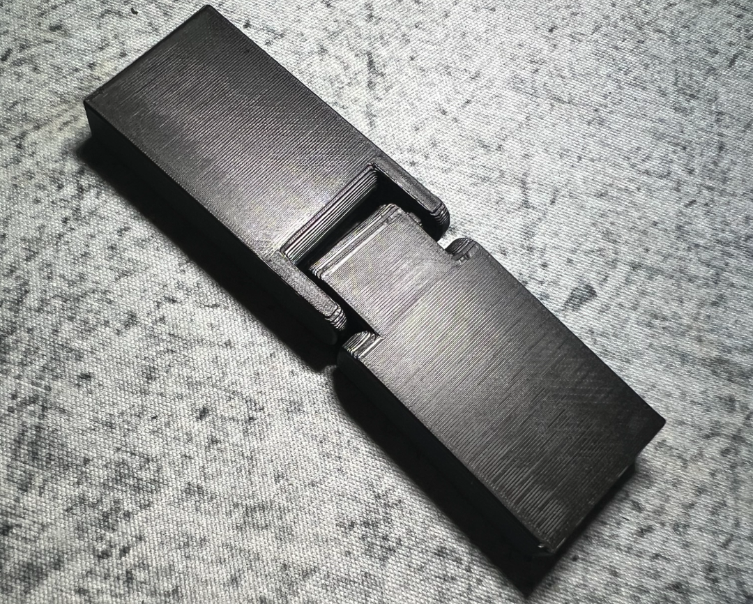 Fidget hinge