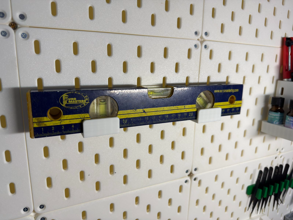 Level holder for IKEA Skadis