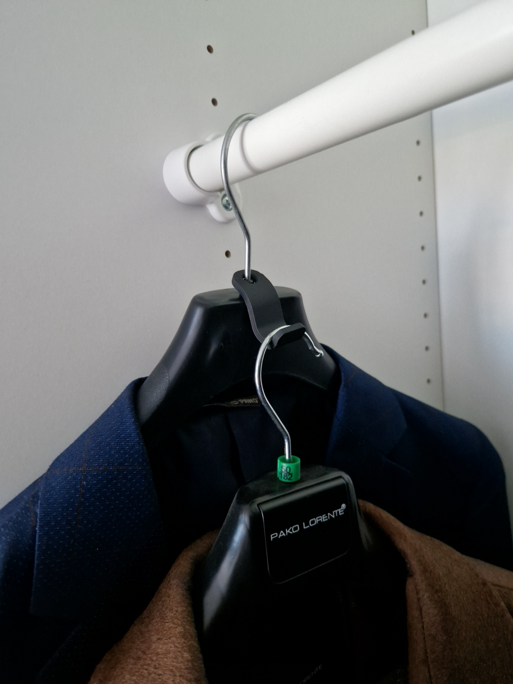 Hanger that saves space in the wardrobe