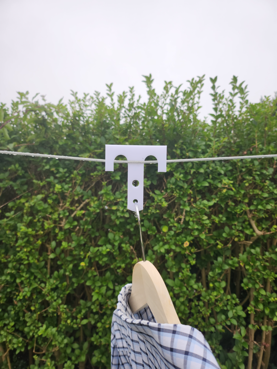 Windproof clothes hanger