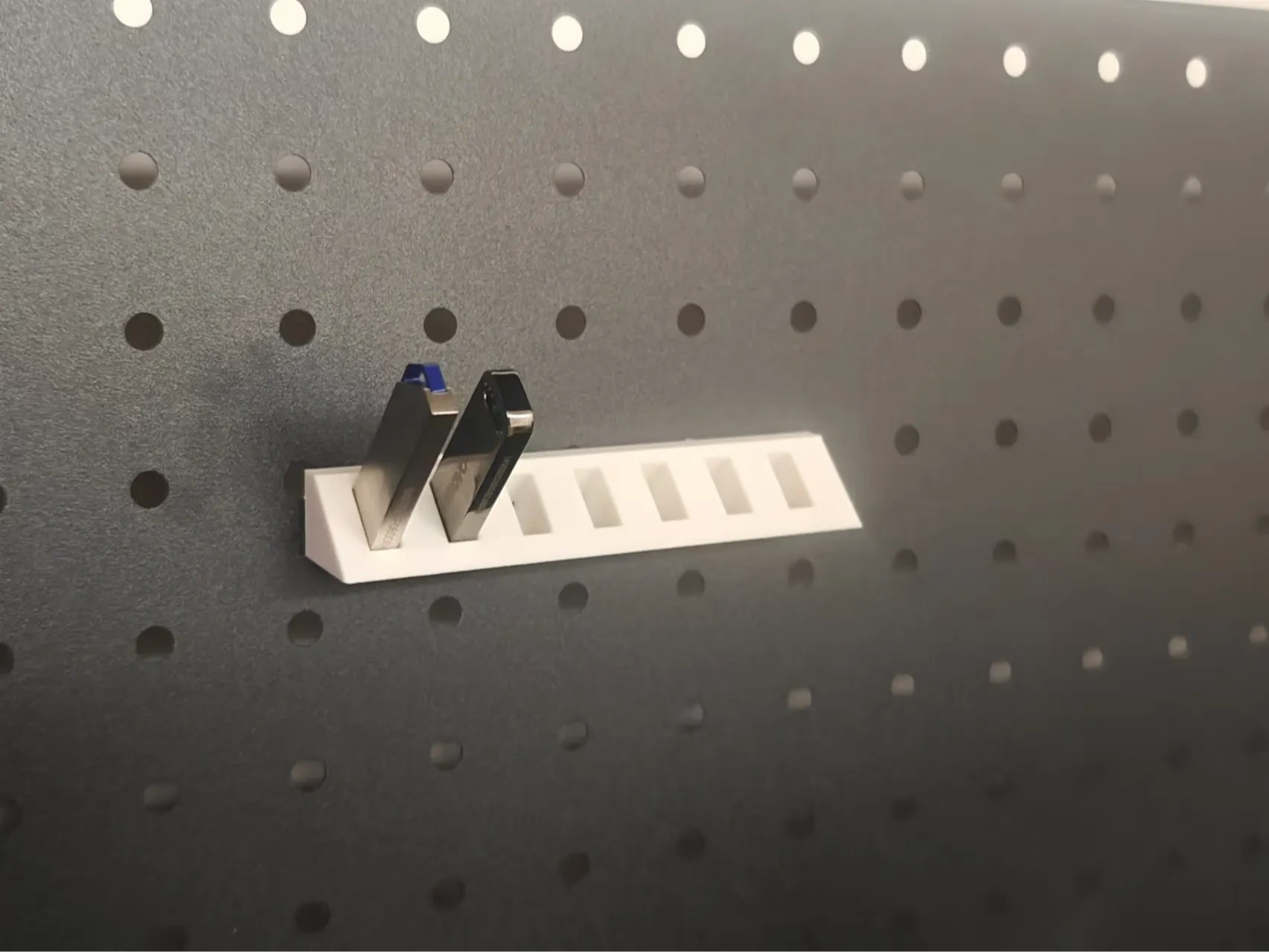 五金少女洞洞板 USB 收纳