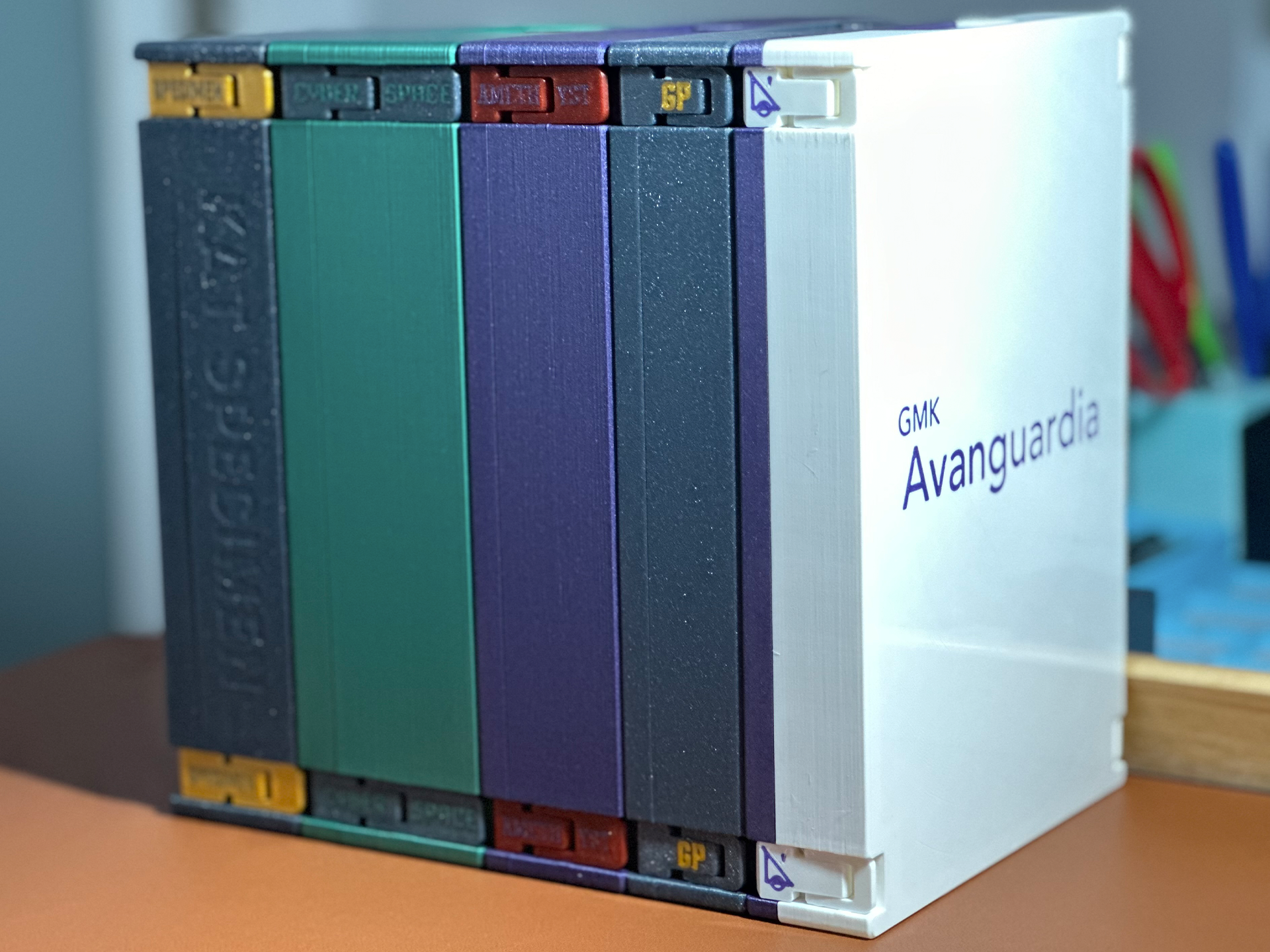 Latched Keycap Storage - (Semi-)modular book-sized keycap storage containers secured by draw latches