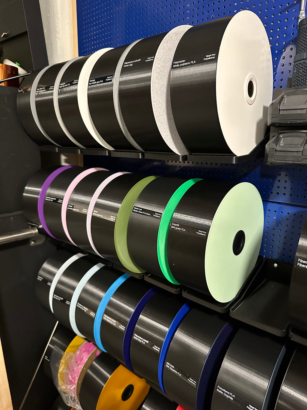 Round filament box for spools