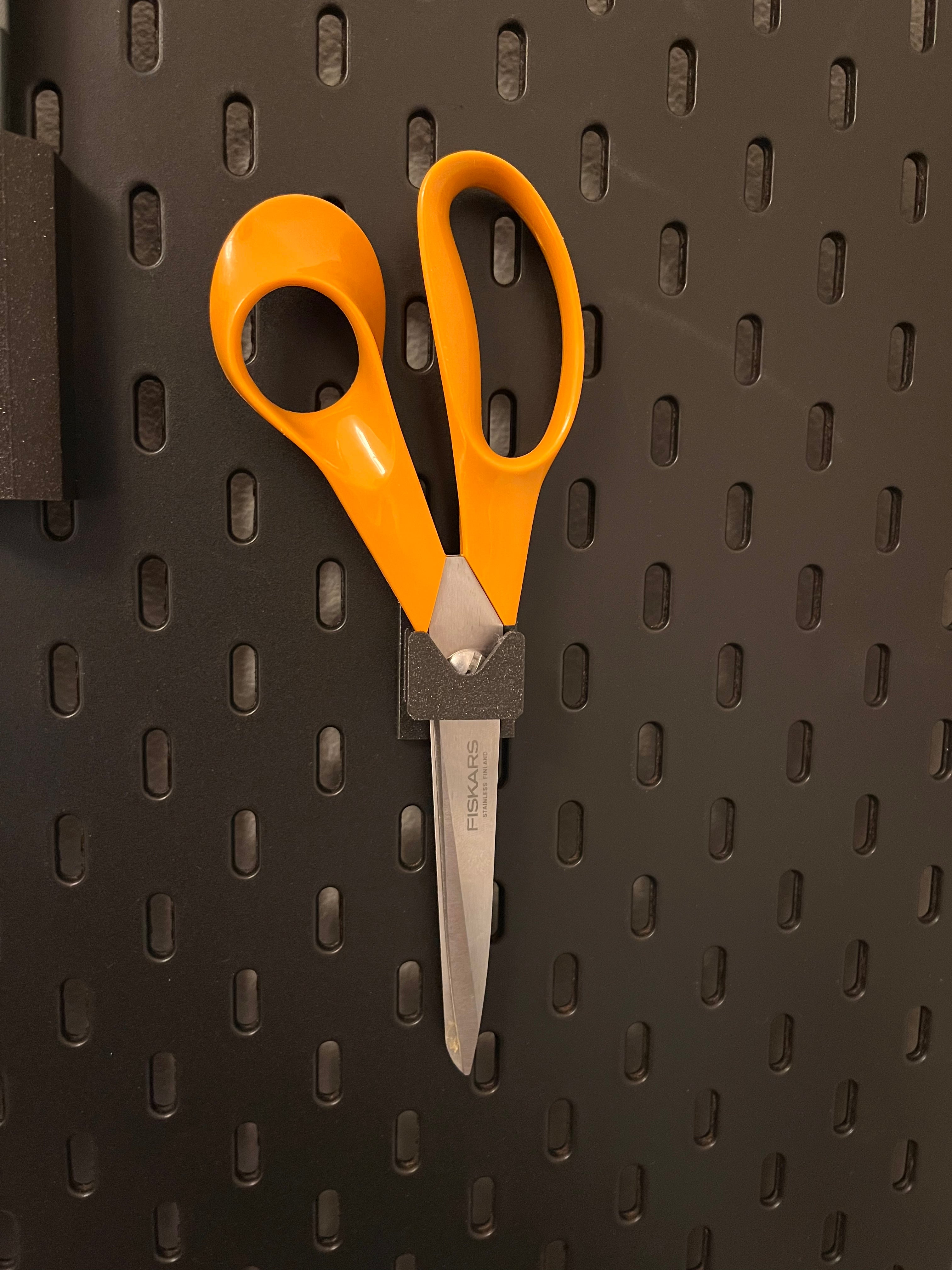 Skadis / Skådis - Fiskars scissor holder