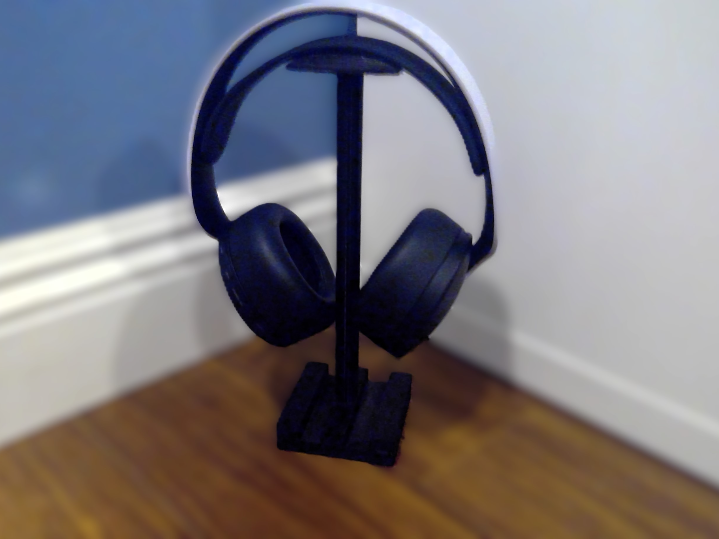 Simple headphone holder