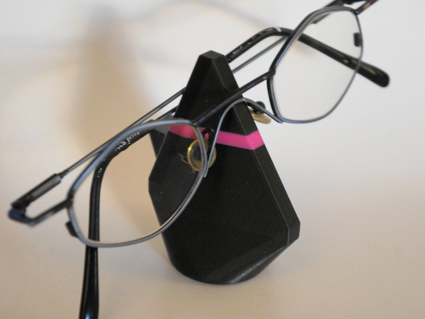 Glasses stand (weighted)