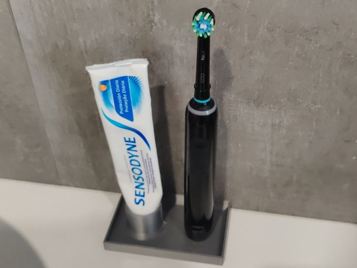 Oral-B toothbrush and toothpaste holder