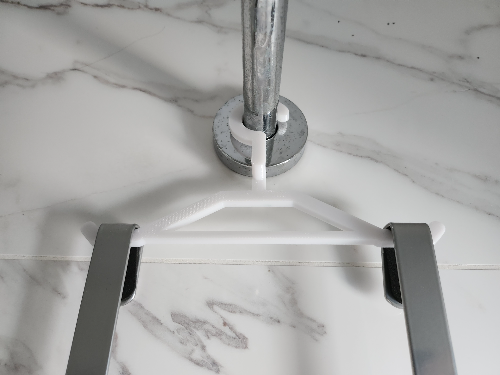 Shower hanger