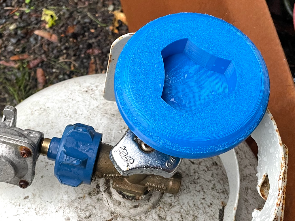 Propane tank handle crank / turning device
