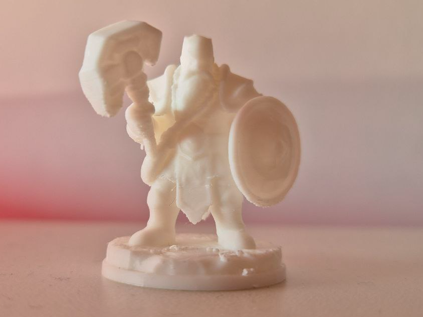 miniatura di paladino chierico nano DnD